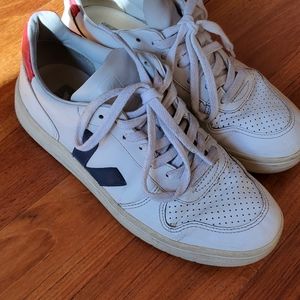 Veja V10 Leather Low Top Sneaker